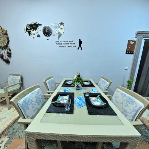 a dining room with a table and chairs at PRETTY HOUSE in Pamukkale
