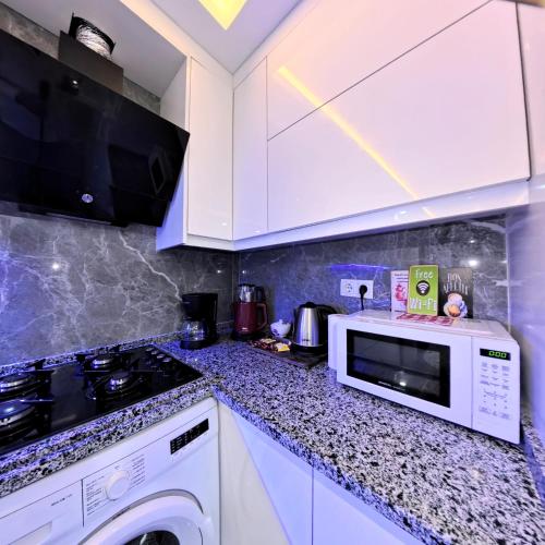 a kitchen with a stove and a microwave at PRETTY HOUSE in Pamukkale