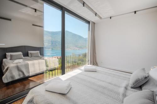 Villa Invicta with 17m pool and bay view photo 2