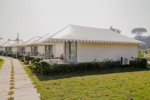 Zahrada ubytování The Fern Seaside Luxurious Tent Resort Daman