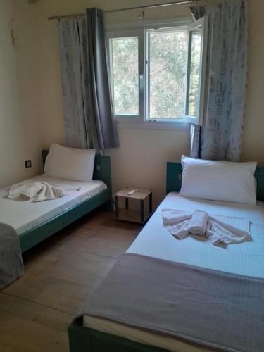 Postel nebo postele na pokoji v ubytování Logaki house