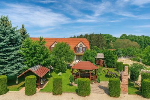 an aerial view of a house with a garden at Tóth Vendégház in Bük