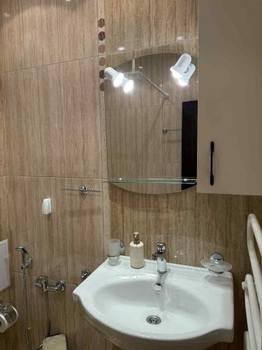 a bathroom with a white sink and a mirror at Studio Moré in Shkorpilovtsi