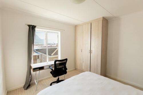 Una cama o camas en una habitación de Muizi Hideaway