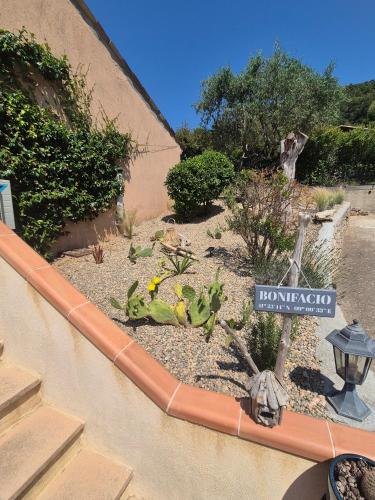 a garden with a sign that says homburgoco at Gites Colline De Sollies in Salernes