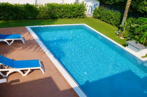 Kolam renang di atau dekat dengan Villa Zoe