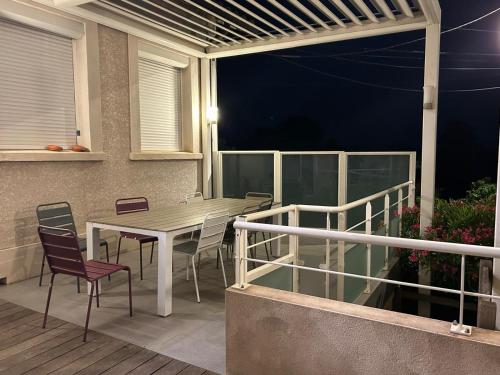 En balkong eller terrasse på Atlantide - Somptueuse Villa Classée 4 étoiles - Saint-Clair - Vue Exceptionnelle - Piscine