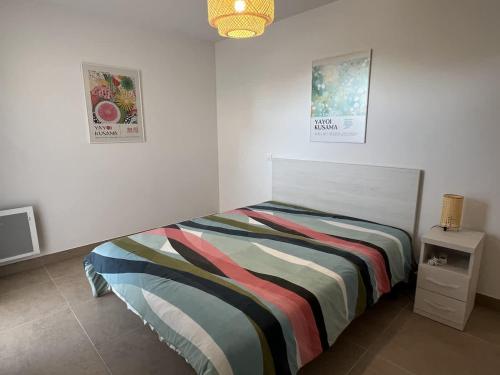 Photo de la galerie de l'établissement Appartement T2 Terrasse et Piscine 300m de la Plage, à Valras-Plage