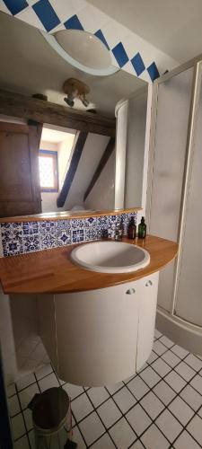 a bathroom with a sink and a mirror at Dans la Cité de Rocamadour L'Oustal de Beline in Rocamadour
