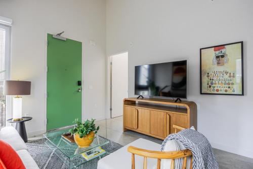 Gambar di galeri bagi Blueground Palms view nr Culver City Park LAX-1374 di Los Angeles