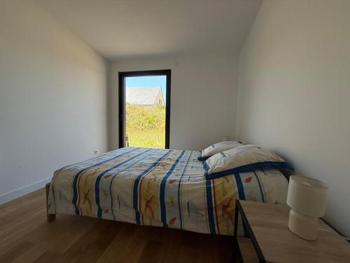 Ένα ή περισσότερα κρεβάτια σε δωμάτιο στο Californian villa