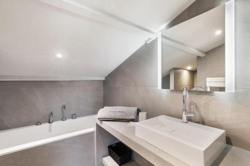 Koupelna v ubytování Sérénité Marine - Villa 14p avec piscine