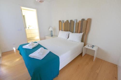 Modern 3BR Family Apt, Private Pool, Near Ria Formosa