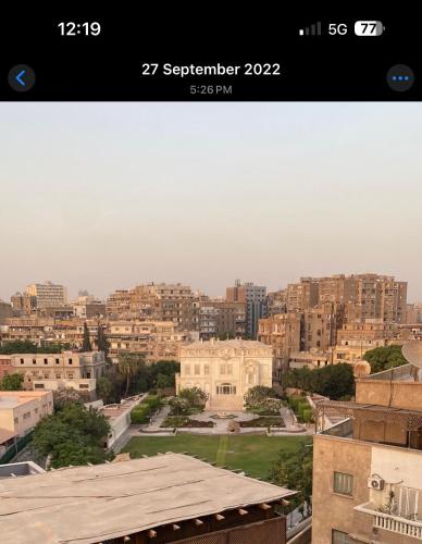 شقه عوائل للمتزوجين فقط ويمنع شرب الكحول داخل الشقه منعا باتا تتكون من غرفتين وصاله مطله على السفاره السعوديه القديمه والسفاره الايطاليه ملاصقه لكليه الطب القصر العيني