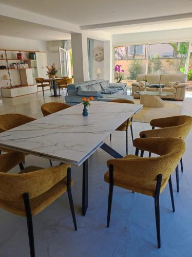 Photo de la galerie de l'établissement EVASION EN BORD DE MER villa avec piscine, aux Lecques