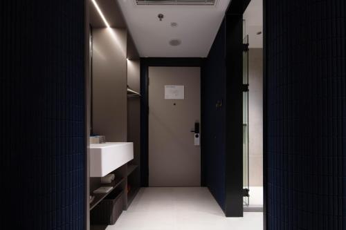 a bathroom with a sink and a mirror at Atour Light Hotel Hangzhou West Lake Lakeside Pedestrian Street in Hangzhou