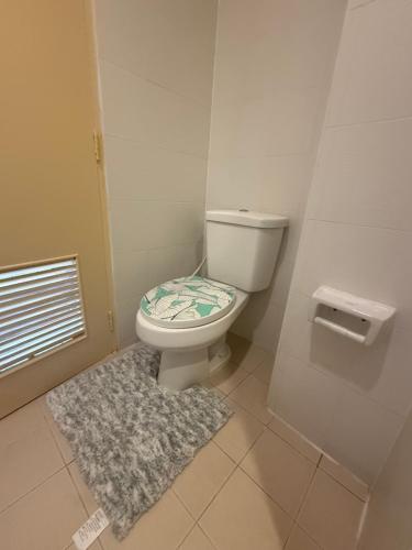 Ένα μπάνιο στο Alura Guesthouse