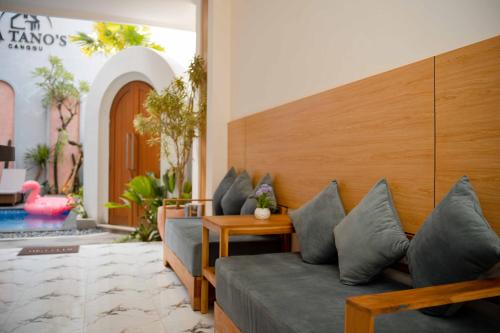 a living room with a couch and a table at La Tano's Canggu in Canggu