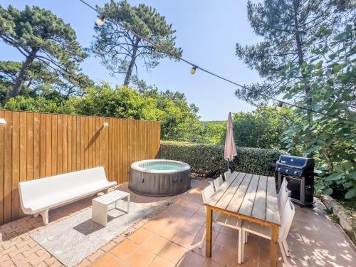 Appt privé / piscine jacuzzi / 10 min à pied de la plage