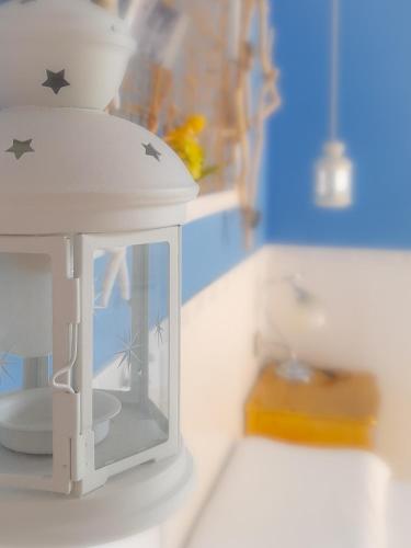 a toy bathroom with a toilet and a sink at Appartamento Lora in Como