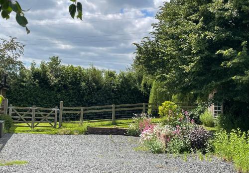 Κήπος έξω από το The Nut House - Squirrel Lane Lodges Ludlow