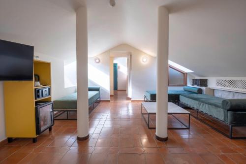 TV a/nebo společenská místnost v ubytování Hotel Cetina Palacio Ayala Berganza