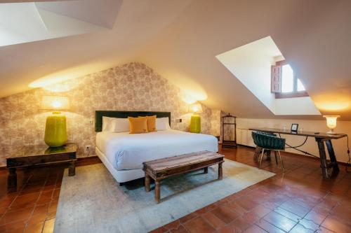 Postel nebo postele na pokoji v ubytování Hotel Cetina Palacio Ayala Berganza
