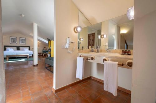 Kuchyň nebo kuchyňský kout v ubytování Hotel Cetina Palacio Ayala Berganza