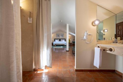 Postel nebo postele na pokoji v ubytování Hotel Cetina Palacio Ayala Berganza