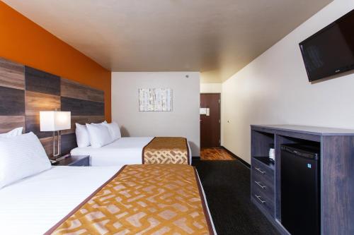 Llit o llits en una habitació de Hotel J Green Bay