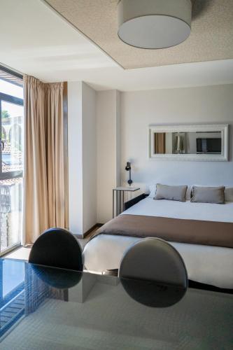 Ένα ή περισσότερα κρεβάτια σε δωμάτιο στο Alvear Suites