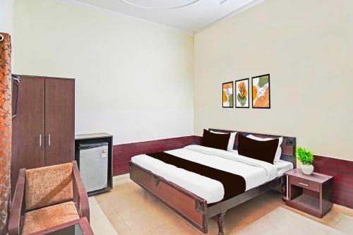 Ένα ή περισσότερα κρεβάτια σε δωμάτιο στο Hotel O Araghar Chowk