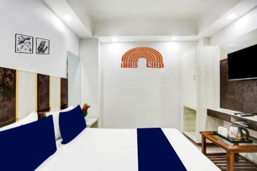 Postel nebo postele na pokoji v ubytování Hotel Swastik place 2 min Walk From New Delhi Railway Station