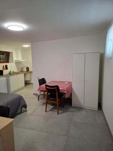 Dapur atau dapur kecil di Apartment in Mons center
