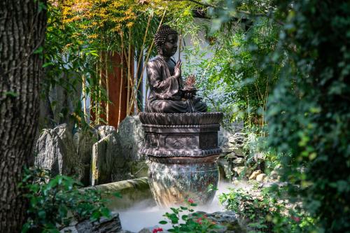 Κήπος έξω από το Hoya Hotel Hangzhou West Lake Lingyin Temple Branch