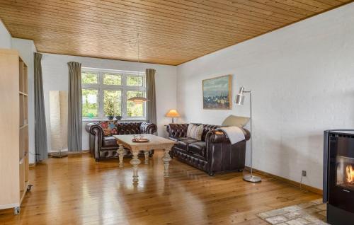 Posezení v ubytování Stunning Home In Nykøbing M With Sauna