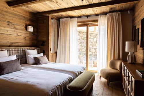 Ένα ή περισσότερα κρεβάτια σε δωμάτιο στο Les Chalets de la Source 3 - Luxe - Skis aux pieds - 12 personnes