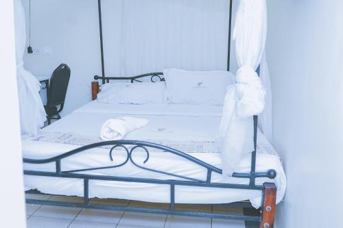 Postel nebo postele na pokoji v ubytování LAZARUS KAKA CBD Accomodations