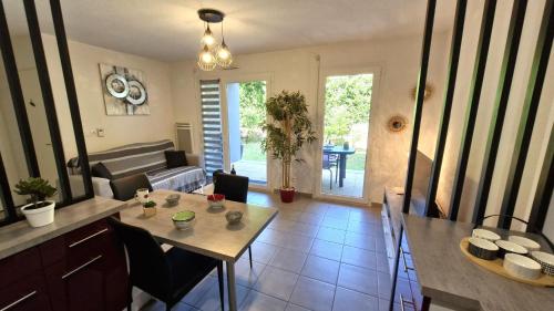 Royan - APPARTEMENT en rez-de-chaussée aménagé avec ELEGANCE - jardin privatif
