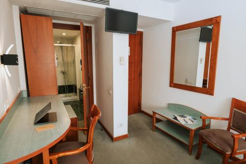 Μια τηλεόραση ή/και κέντρο ψυχαγωγίας στο Hotel Duke Romana City Center