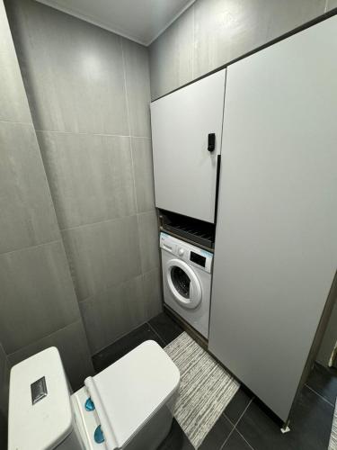 Ένα μπάνιο στο Asia Palace Karven Raduga