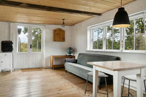 Imagine din galeria proprietății Enjoy The Sunset In Mosely With Private Beach în Harpelunde