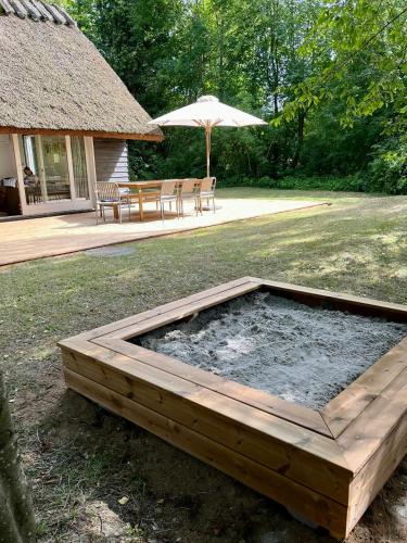 Zahrada ubytování Be Surrounded By Trees In A Thatched Cottage
