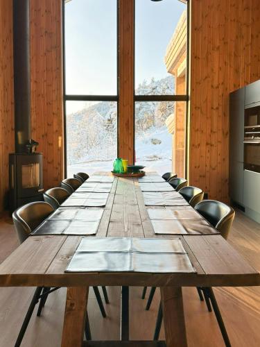 Φωτογραφία από το άλμπουμ του Cabin Embraced By Extrairdinary Nature σε Hafslo