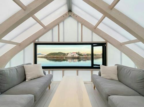 Χώρος καθιστικού στο Modern Seaside House In Henningsvær