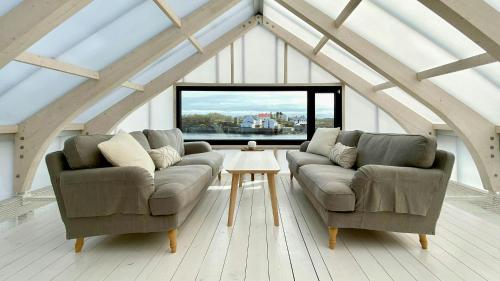Χώρος καθιστικού στο Modern Seaside House In Henningsvær