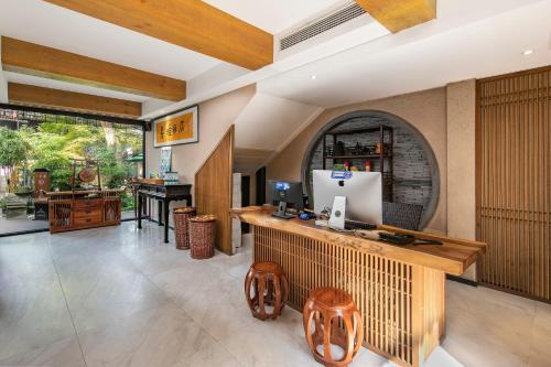 Ο χώρος του lounge ή του μπαρ στο Hoya Hotel Hangzhou West Lake Lingyin Temple Branch