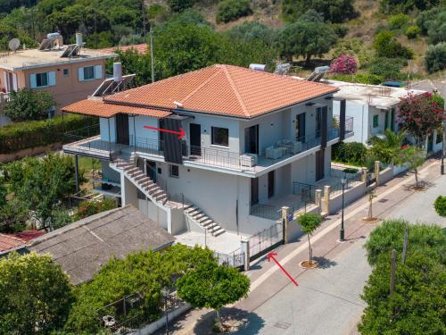 Το κτήριο όπου στεγάζεται  το διαμέρισμα