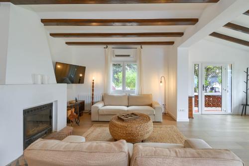 Villa Teresa by Marhen Homes