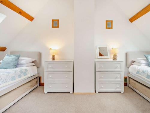 Postel nebo postele na pokoji v ubytování 4 Bed in Cray 82529